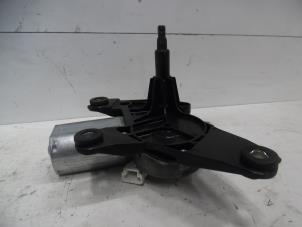 Used Rear wiper motor Nissan Primastar 2.0 dCi 120 Price on request offered by Verhoef Cars & Parts