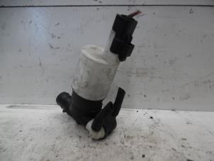 Used Windscreen washer pump Nissan Primastar 2.0 dCi 120 Price on request offered by Verhoef Cars & Parts