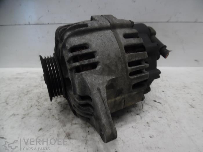 Gebrauchte Dynamo Hyundai Santa Fe I 2.0 16V 4x2 Preis € 50,00 Margenregelung angeboten von Verhoef Cars & Parts