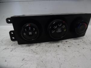 Usados Panel de control de calefacción Kia Sorento I (JC) 2.5 CRDi 16V Precio € 50,00 Norma de margen ofrecido por Verhoef Cars & Parts