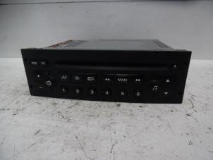 Używane Radioodtwarzacz CD Peugeot 307 SW (3H) 2.0 HDi 110 FAP Cena na żądanie oferowane przez Verhoef Cars & Parts