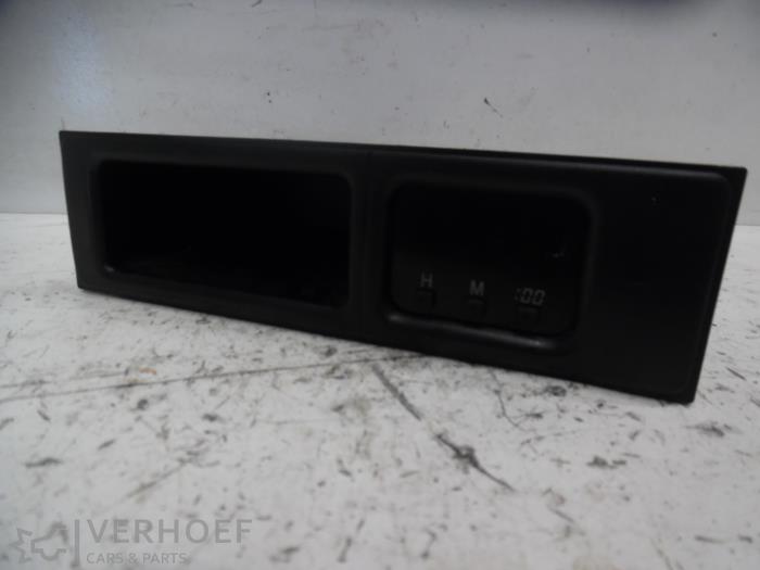 Używane Zegar Daihatsu Trevis 1.0 12V DVVT Cena € 35,00 Procedura marży oferowane przez Verhoef Cars & Parts