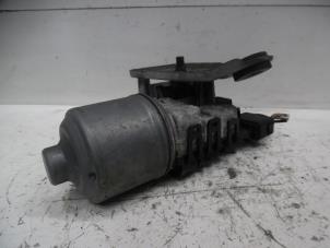 Used Front wiper motor Fiat Doblo Cargo (263) 1.3 MJ 16V Euro 4 Price on request offered by Verhoef Cars & Parts