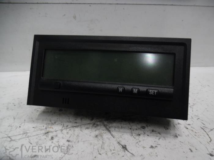 Używane Zegar Mitsubishi Space Wagon (N8/N9) 2.4 16V GDI GLX Cena € 25,00 Procedura marży oferowane przez Verhoef Cars & Parts