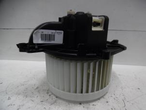 Usados Motor de ventilador de calefactor Citroen Berlingo 1.6 BlueHDI 75 Precio € 60,50 IVA incluido ofrecido por Verhoef Cars & Parts