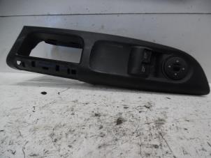 Used Multi-functional window switch Ford Transit Connect (PJ2) 1.0 EcoBoost 12V 100 Price on request offered by Verhoef Cars & Parts