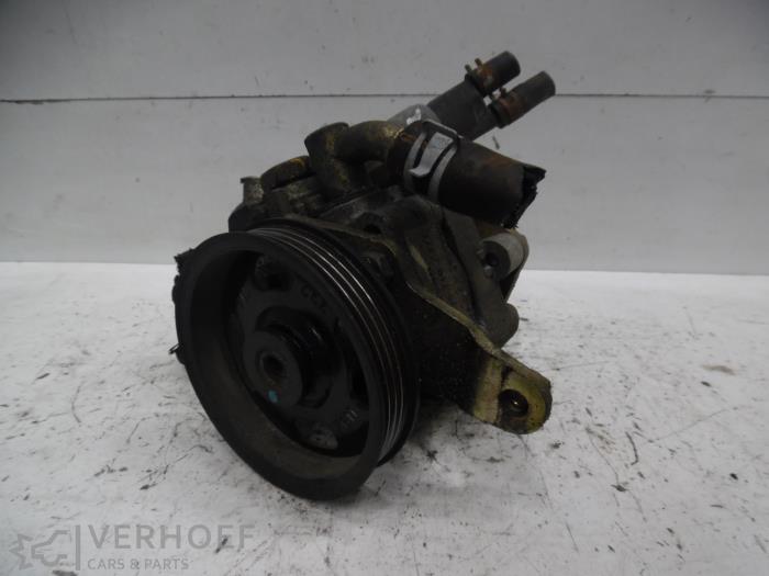 Usagé Pompe de direction Nissan Almera Tino (V10M) 2.0 16V CVT Prix sur demande proposé par Verhoef Cars & Parts