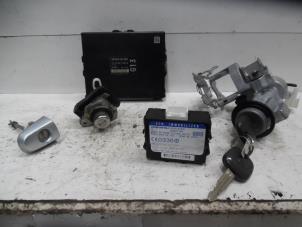 Usados Cilindro de juego de cerraduras (completo) Daihatsu Materia 1.3 16V Precio de solicitud ofrecido por Verhoef Cars & Parts