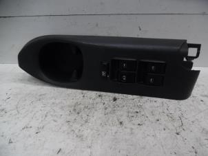 Begagnade Flerfunktionsbrytare, fönster Daihatsu Materia 1.3 16V Pris € 35,00 Marginaltabell erbjuds av Verhoef Cars & Parts