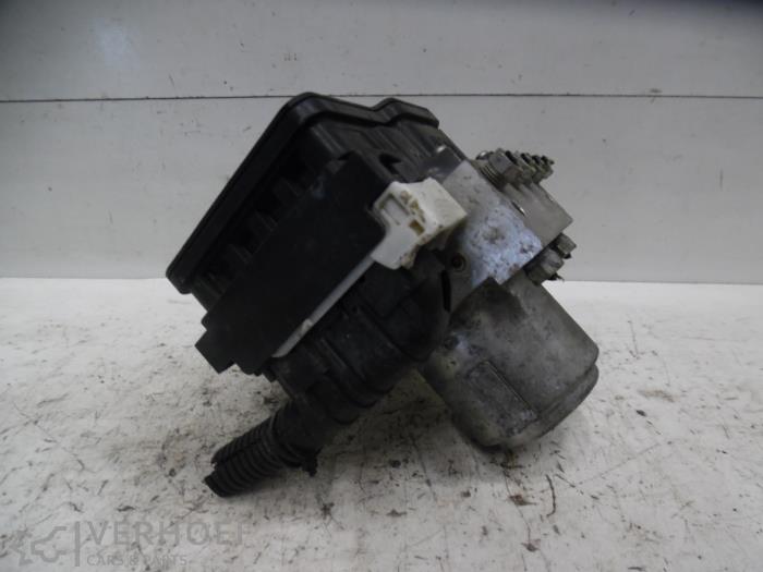 Używane Pompa ABS Honda Jazz (GE6/GE8/GG/GP) 1.4 VTEC 16V Cena € 150,00 Procedura marży oferowane przez Verhoef Cars & Parts