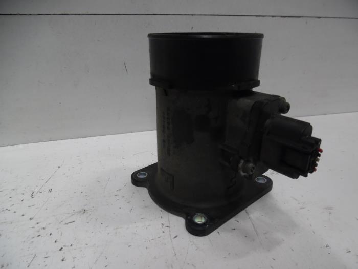 Airflow meter from a Nissan X-Trail (T30) 2.2 dCi 16V 4x4 2006