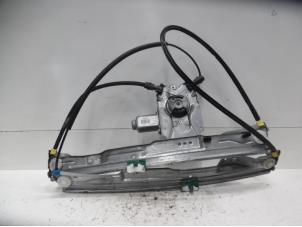 Used Window mechanism 2-door, front right Renault Clio III (BR/CR) 1.2 16V 75 Price € 40,00 Margin scheme offered by Verhoef Cars & Parts
