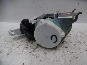 Used Rear seatbelt, centre Renault Clio III (BR/CR) 1.2 16V 75 Price on request offered by Verhoef Cars & Parts