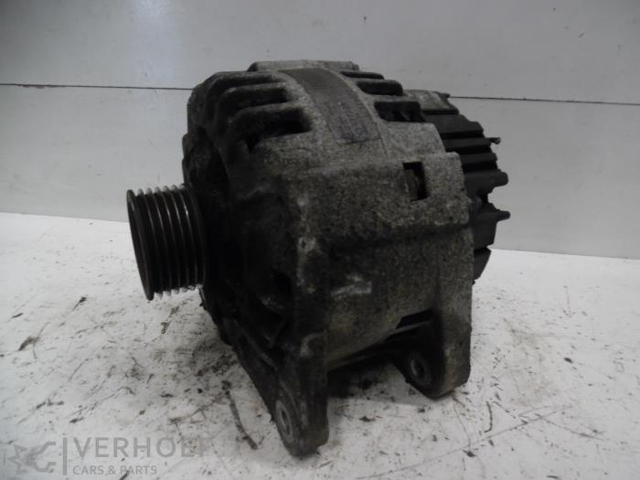 Begagnade Dynamo Opel Vivaro 2.0 16V Pris på förfrågan erbjuds av Verhoef Cars & Parts