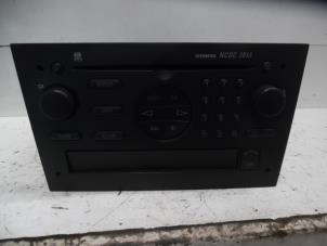 Used Radio CD player Opel Vivaro 2.0 16V Price € 90,75 Inclusive VAT offered by Verhoef Cars & Parts
