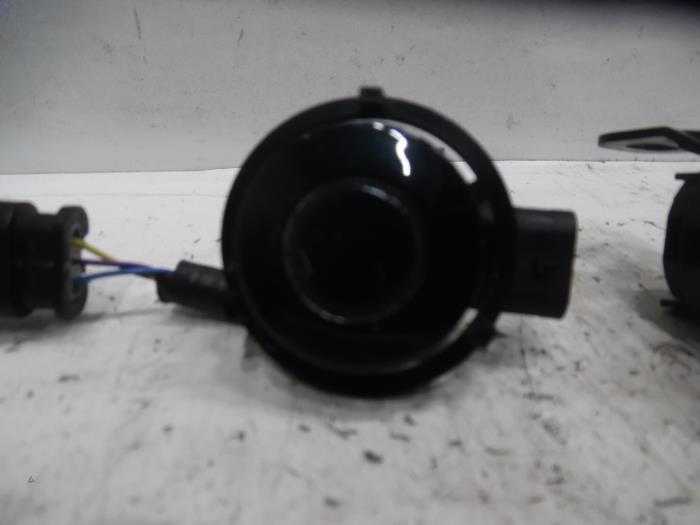 PDC Sensor Set from a Toyota Auris (E18) 1.8 16V Hybrid 2013