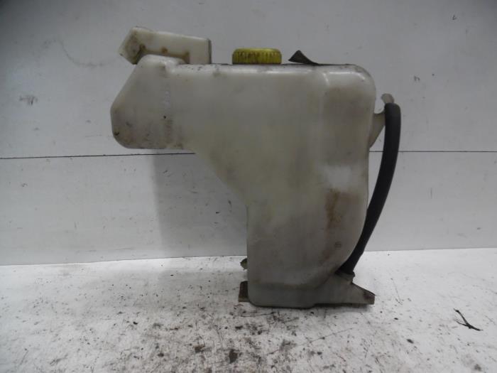 Expansion vessel from a Nissan Primera Wagon (W12) 2.2 dCi 16V 2003