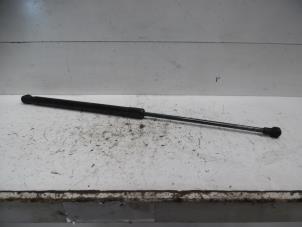 Used Rear gas strut, right Seat Leon (1P1) 1.9 TDI 105 Price on request offered by Verhoef Cars & Parts