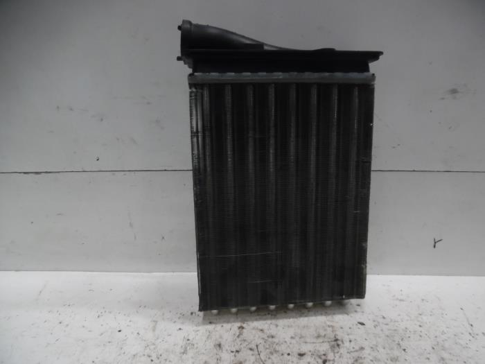 Heating radiator from a Peugeot 2008 (CU) 1.2 12V e-THP PureTech 110 2016