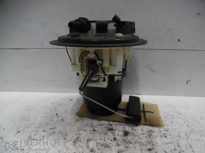 Gebrauchte Benzinpumpe Toyota Avensis (T22) 2.0 16V Preis auf Anfrage angeboten von Verhoef Cars & Parts