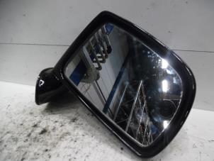 Used Wing mirror, right Hyundai Trajet 2.0 CRDi 16V Price on request offered by Verhoef Cars & Parts