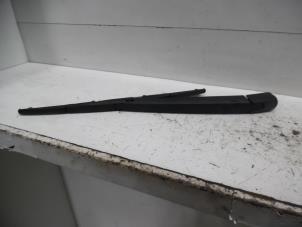 Used Rear wiper arm Hyundai Santa Fe II (CM) 2.2 CRDi 16V 4x2 Price on request offered by Verhoef Cars & Parts