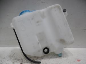 Used Front windscreen washer reservoir Ssang Yong Rodius 2.2 SV 220 e-XDi 16V 2WD Price on request offered by Verhoef Cars & Parts