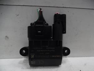 Used Glow plug relay Ssang Yong Rodius 2.2 SV 220 e-XDi 16V 2WD Price on request offered by Verhoef Cars & Parts