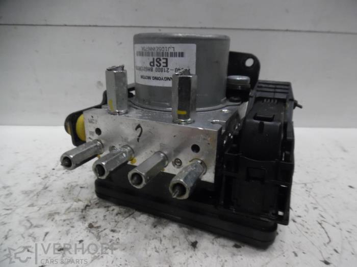 Begagnade ABS-pump Ssang Yong Rodius 2.2 SV 220 e-XDi 16V 2WD Pris på förfrågan erbjuds av Verhoef Cars & Parts