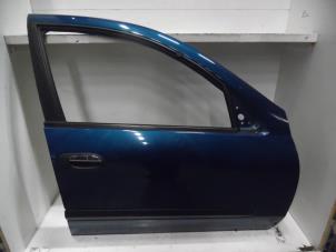 Używane Drzwi prawe przednie wersja 4-drzwiowa Nissan Almera (N16) 1.8 16V Cena € 75,00 Procedura marży oferowane przez Verhoef Cars & Parts