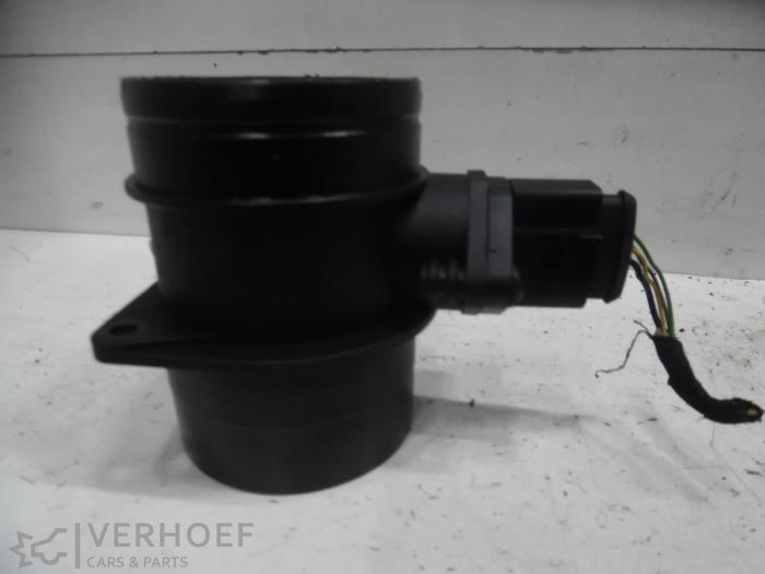 Usagé Débitmètre Volkswagen Passat Variant (3B5) 2.3 VR5 Prix € 20,00 Règlement à la marge proposé par Verhoef Cars & Parts