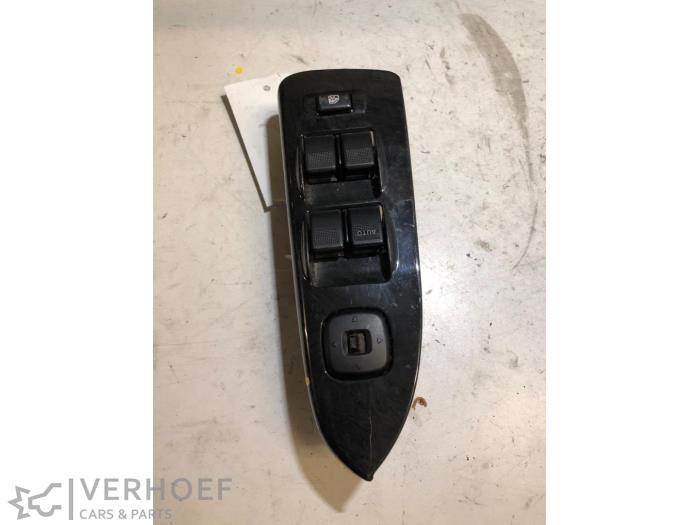 Usados Interruptor combinado de ventanillas Mazda 323 (BJ12) 1.6 16V Precio € 50,00 Norma de margen ofrecido por Verhoef Cars & Parts