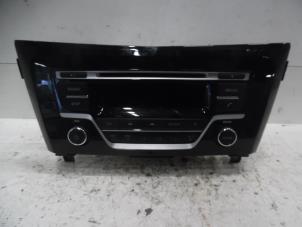 Used Radio CD player Nissan Qashqai (J11) 1.2 DIG-T 16V Price € 125,00 Margin scheme offered by Verhoef Cars & Parts