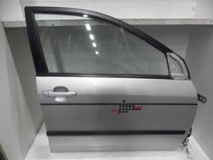 Używane Drzwi prawe przednie wersja 4-drzwiowa Toyota Corolla Wagon (E12) 1.4 16V VVT-i Cena € 125,00 Procedura marży oferowane przez Verhoef Cars & Parts