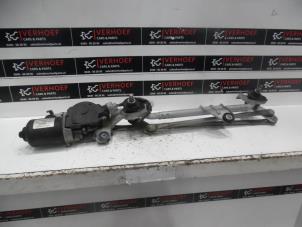 Używane Silnik i mechanizm wycieraczki Mitsubishi Colt (Z2/Z3) 1.3 16V Cena € 40,00 Procedura marży oferowane przez Verhoef Cars & Parts