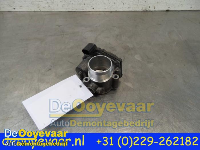 Używane Przepustnica Ford Focus 3 Wagon 1.0 Ti-VCT EcoBoost 12V 100 Cena € 15,00 Procedura marży oferowane przez Autodemontagebedrijf De Ooyevaar