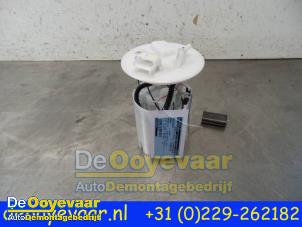 Używane Pompa benzynowa Renault Twingo III (AH) 1.0 SCe 70 12V Cena € 44,99 Procedura marży oferowane przez Autodemontagebedrijf De Ooyevaar