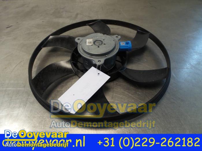 Używane Wentylator Renault Twingo III (AH) 1.0 SCe 70 12V Cena € 29,99 Procedura marży oferowane przez Autodemontagebedrijf De Ooyevaar