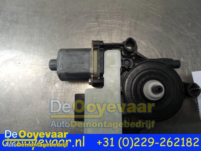 Silnik szyby drzwiowej z Volkswagen Golf VII (AUA) 2.0 GTD 16V 2014
