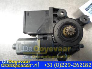 Used Door window motor Renault Megane III Coupe (DZ) 1.6 16V Price € 24,99 Margin scheme offered by Autodemontagebedrijf De Ooyevaar