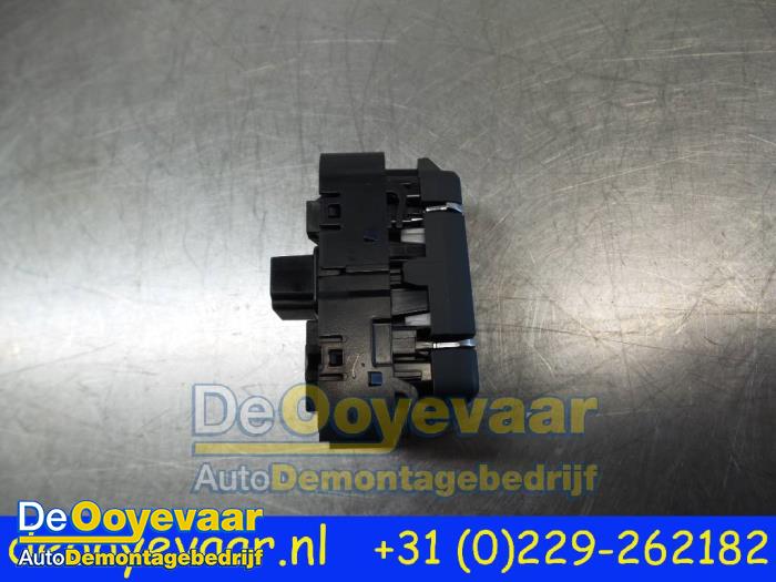 Interruptor de retrovisor de un Renault Captur (2R) 1.2 TCE 16V EDC 2018
