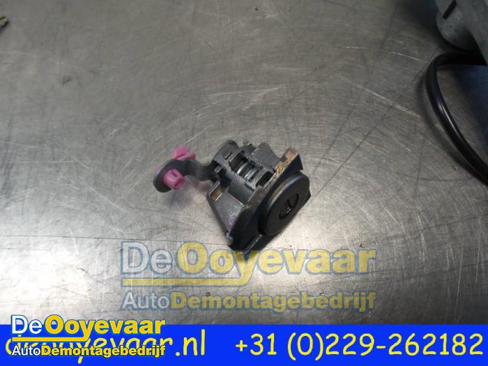 Ignition lock + computer from a Nissan Juke (F15) 1.6 16V 2013