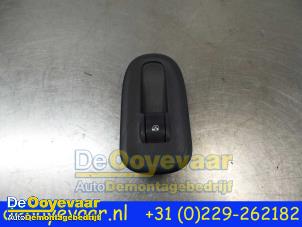 Used Electric window switch Renault Master IV (FV) 2.3 dCi 100 16V FWD Price € 9,99 Margin scheme offered by Autodemontagebedrijf De Ooyevaar