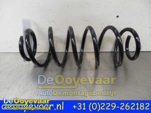 Używane Sprezyna srubowa tyl Peugeot 108 1.0 12V Cena € 14,99 Procedura marży oferowane przez Autodemontagebedrijf De Ooyevaar