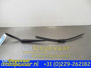 Used Front wiper arm BMW X6 (E71/72) xDrive30d 3.0 24V Price € 14,98 Margin scheme offered by Autodemontagebedrijf De Ooyevaar