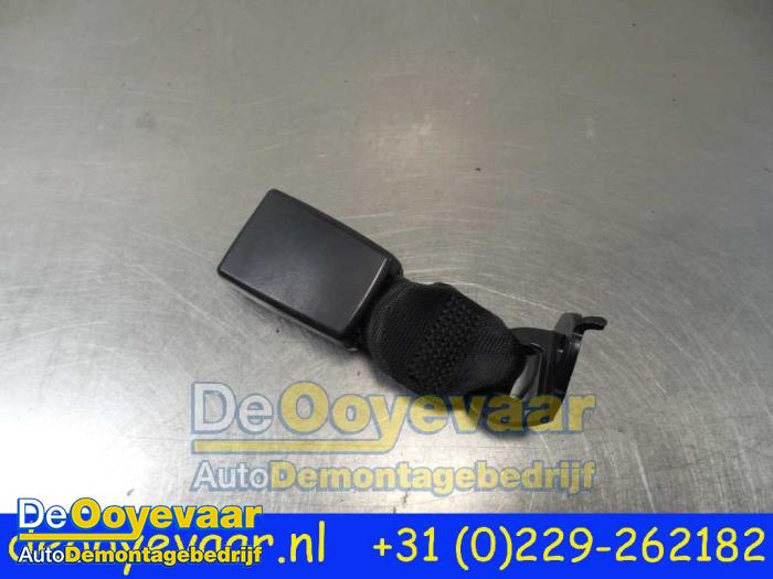 Rear seatbelt buckle, right from a Renault Twingo II (CN) 1.2 16V 2012