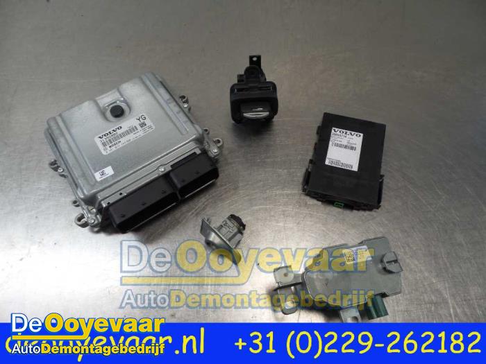 Used Ignition lock + computer Volvo V60 I (FW/GW) 2.4 D6 20V Plug-in Hybrid AWD Price € 75,00 Margin scheme offered by Autodemontagebedrijf De Ooyevaar