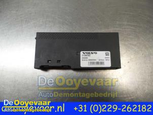 Used Radio Volvo V60 I (FW/GW) 2.4 D6 20V Plug-in Hybrid AWD Price € 49,99 Margin scheme offered by Autodemontagebedrijf De Ooyevaar