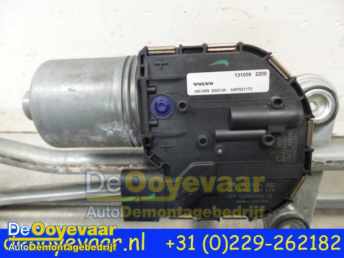 Wiper motor + mechanism from a Volvo V60 I (FW/GW) 2.4 D6 20V Plug-in Hybrid AWD 2013