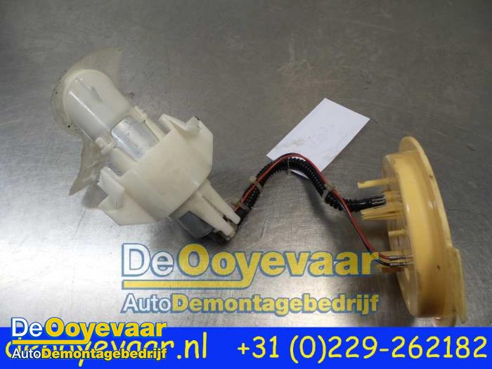 Booster pump from a BMW 5 serie (F10) 520d 16V 2014